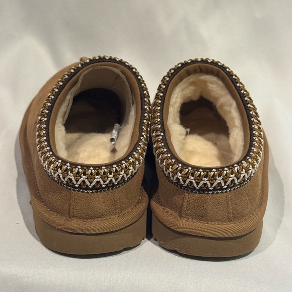 UGG Tasman Slipper/Shoe. Little Kid Size 13 in Chestnut. Like new condition! - Picture 6 of 10